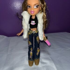 Vintage 2001 Bratz Walking My Dog Yasmin Doll MGA Outfit Sunglasses Earrings